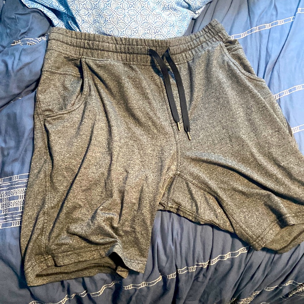 MENS LARGE SHORTS